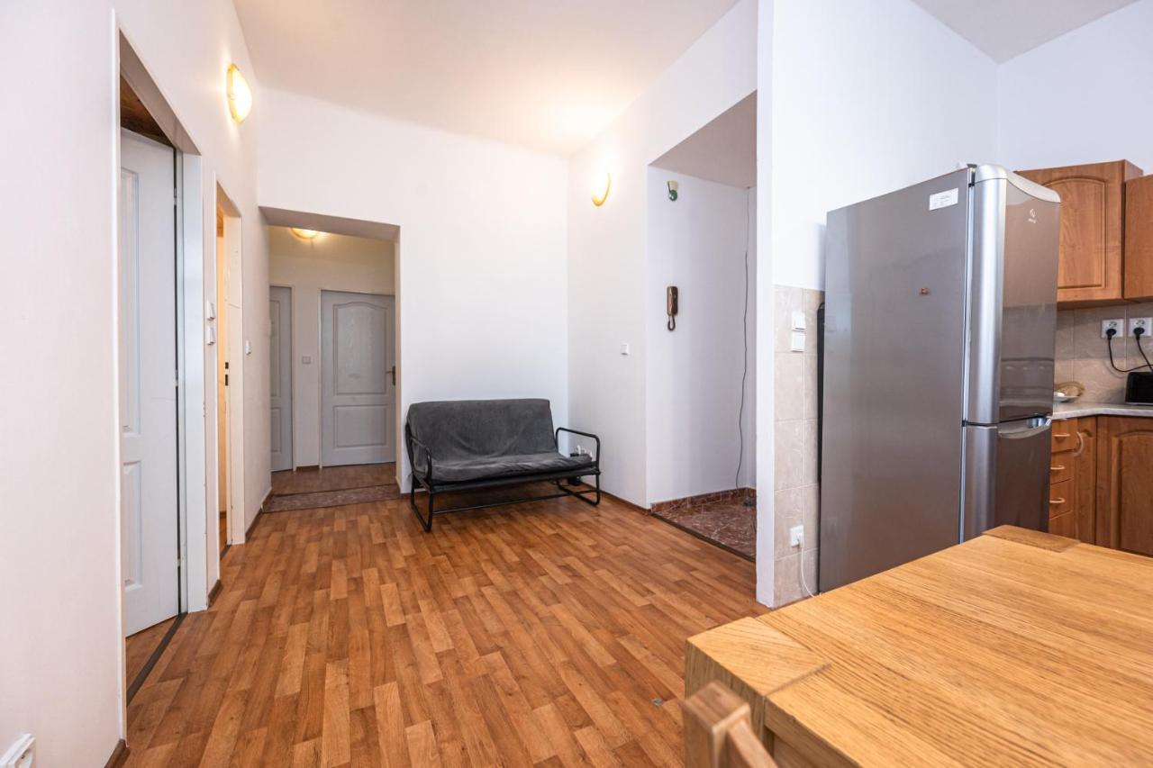 Apartment Lublanska 48 Praha Bagian luar foto