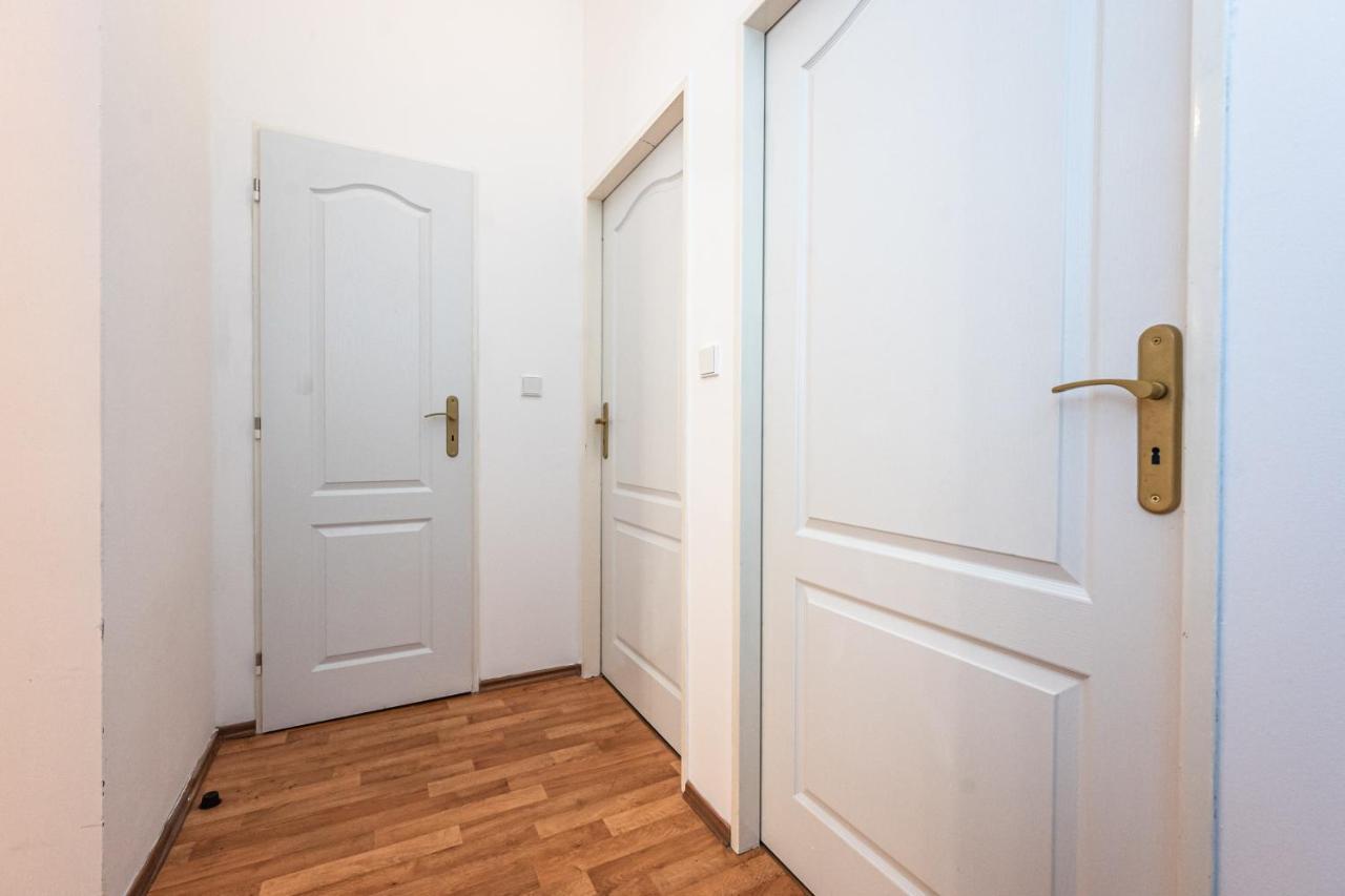 Apartment Lublanska 48 Praha Bagian luar foto